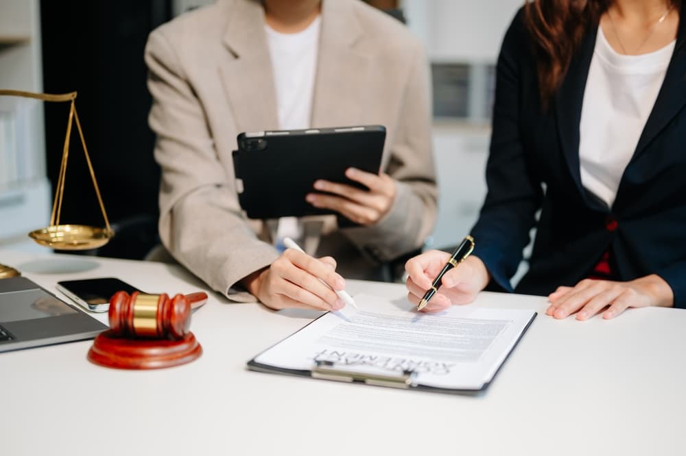 A female lawyer and her client discuss the case in the lawyer's office.







